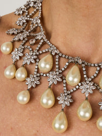 1qty NEW / Argent Rhodié Collier fleur argent rhodié serti de Burmalite blanche taille marquise // RECO : 1715€