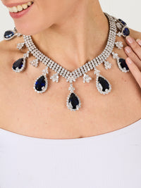 2qty NEW / Argent Rhodié Collier en argent rhodié serti de Burmalite bleu saphir taille poire et Burmalite blanche taille brillant // RECO : 2125€