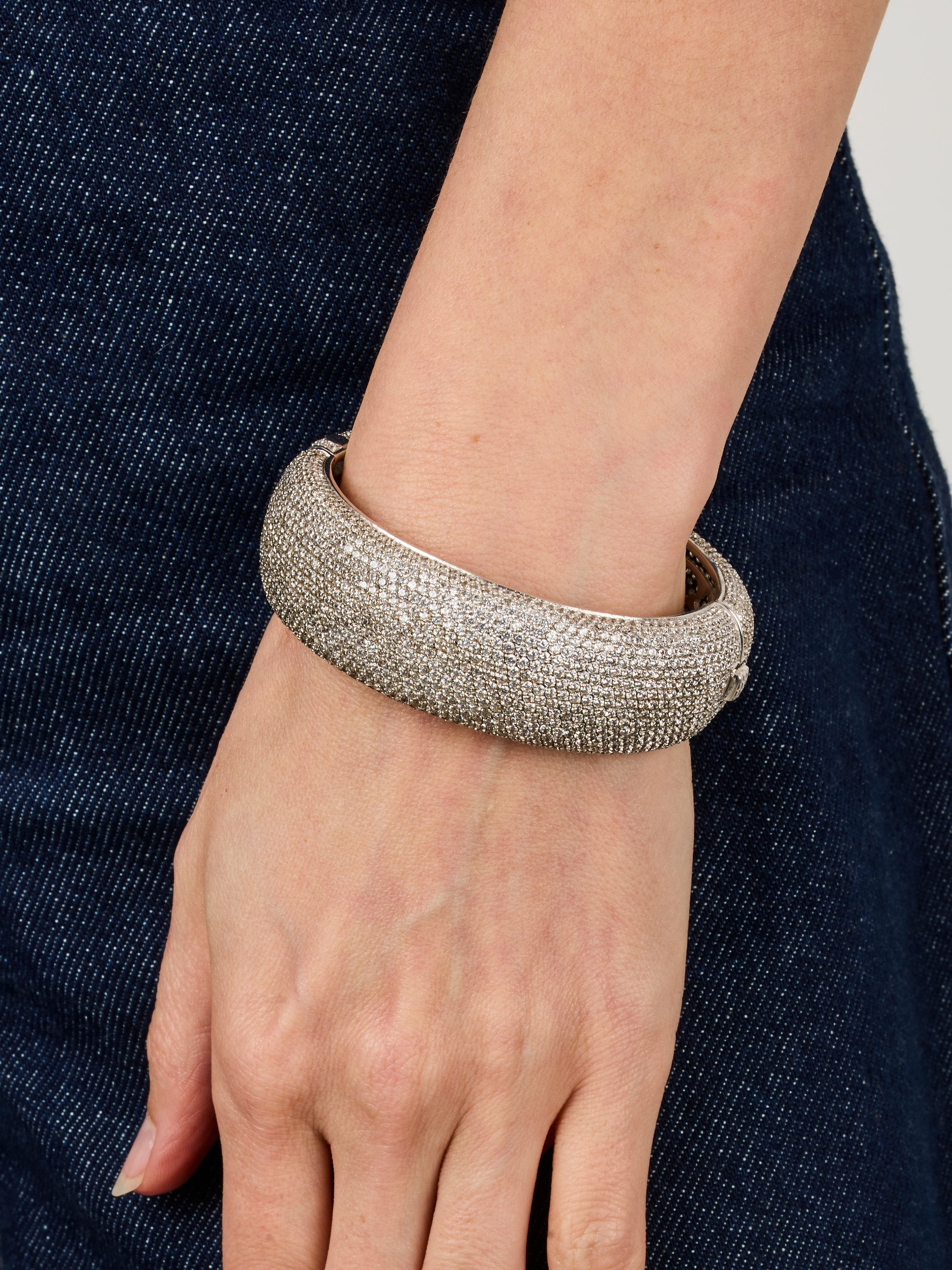 1qty NEW / Argent Rhodié Bracelet rigide sur argent rhodié serti de pavage taille brillant burmalite™ blanche Largeur 3cm // RECO : 594€