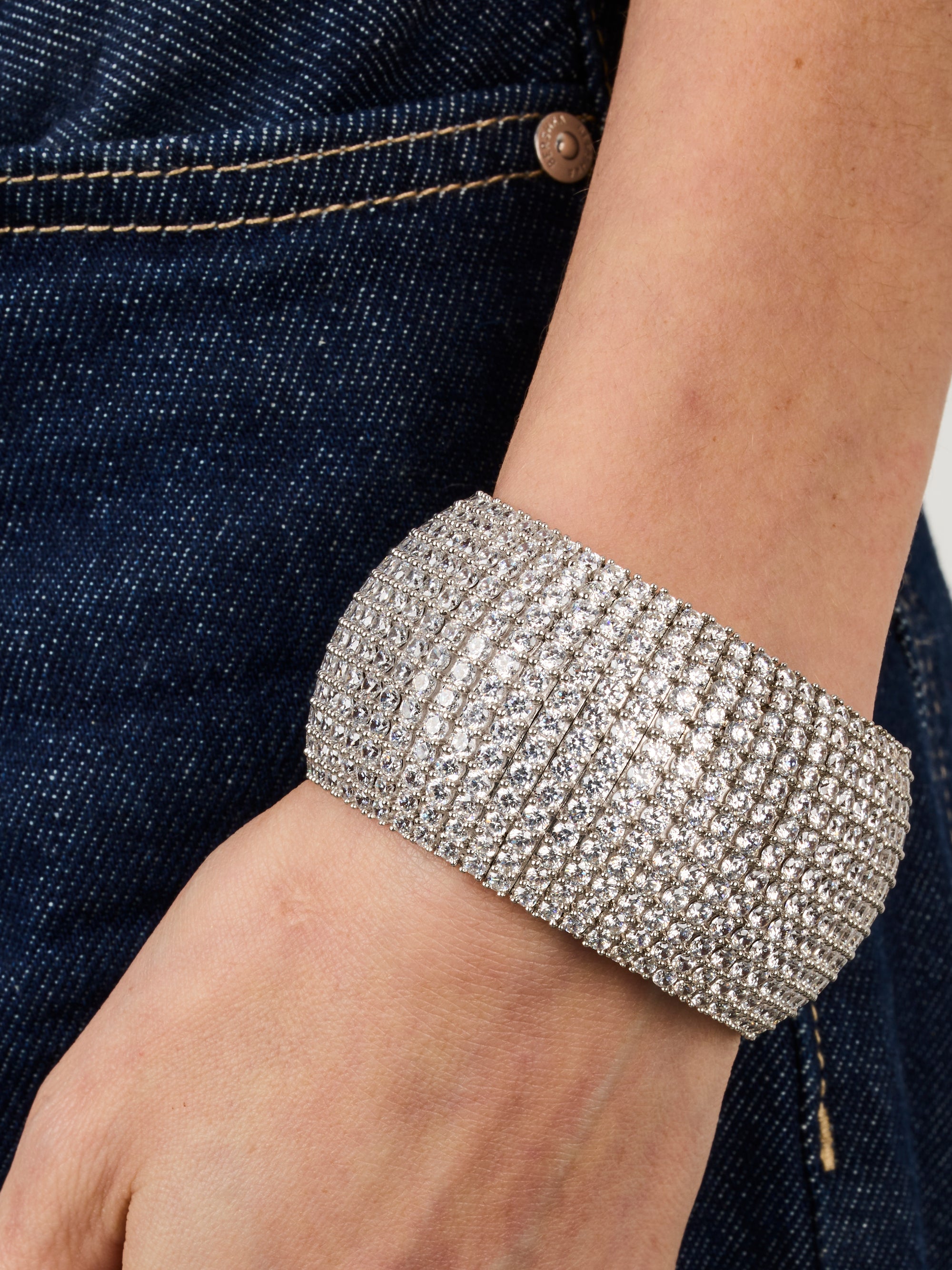 1qty NEW / Argent Rhodié Bracelet rigide sur argent rhodié serti de pavage taille brillant burmalite™ blanche Largeur 4cm // RECO : 950€