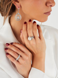 1qty DJV / QTY DISPO : 1-QTY VENDUES : 0-ST : 0% PRIX DJV : 695€ // Or gris 18 ct Boucles d'oreilles pendantes en or gris 18 carats serties de Burmalite™ taille poire serti clos et pavage /// RECO : 989€