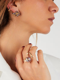 1qty DJV / QTY DISPO : 1-QTY VENDUES : 0-ST : 0% PRIX DJV : 295€ // Or gris 18 ct Bague en or gris 18 carats enroulant une perle rubis synthétique /// RECO : 293€