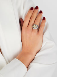 1qty DJV / QTY DISPO : 1-QTY VENDUES : 1-ST : 100% PRIX DJV : 320€ // Argent Rhodié Bague en argent rhodié sertie de rubis de synthèse taille cœur entourée de Burmalite™ blanche taille baguette /// RECO : 338€