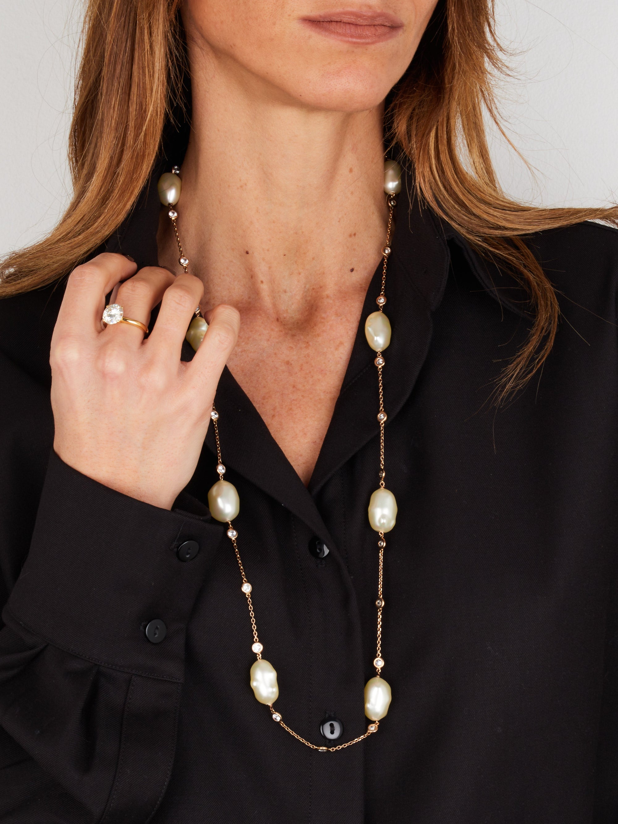 1qty DJV / QTY DISPO : 1-QTY VENDUES : 0-ST : 0% PRIX DJV : 1990€ // Or jaune 18ct Solitaire sur or jaune 18 carat sertie taille brillant moissanite /// RECO : 2100€