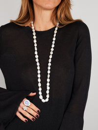 1qty DJV / QTY DISPO : 1-QTY VENDUES : 0-ST : 0% PRIX DJV : 750€ // 0 Sautoir 90cm perles d'eau douce baroques blanches semi plates /// RECO : 875€