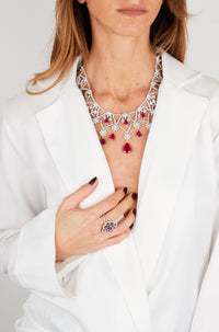 2qty DJV / QTY DISPO : 2-QTY VENDUES : 0-ST : 0% PRIX DJV : 1990€ // Argent Rhodié Collier fleur en argent rhodié serti de Burmalite taille poire rouge rubis /// RECO : 1925€