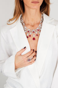 1qty DJV / QTY DISPO : 1-QTY VENDUES : 0-ST : 0% PRIX DJV : 1990€ // Argent Rhodié Collier fleur en argent rhodié serti de Burmalite taille poire bleu saphir /// RECO : 1872€