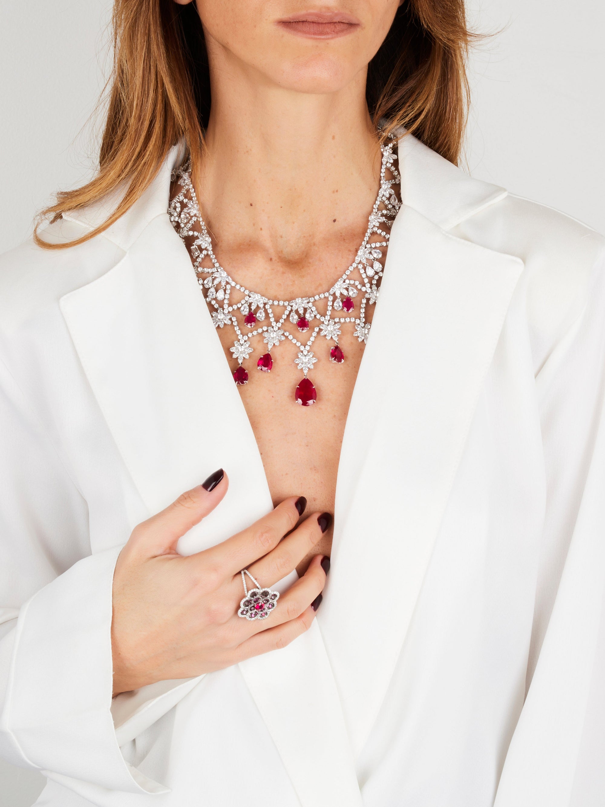 1qty DJV / QTY DISPO : 1-QTY VENDUES : 0-ST : 0% PRIX DJV : 350€ // Argent Bague fleur sur argent serti de Burmalite™ taille brillant rouge rubis et pavage rose et blanc /// RECO : 377€