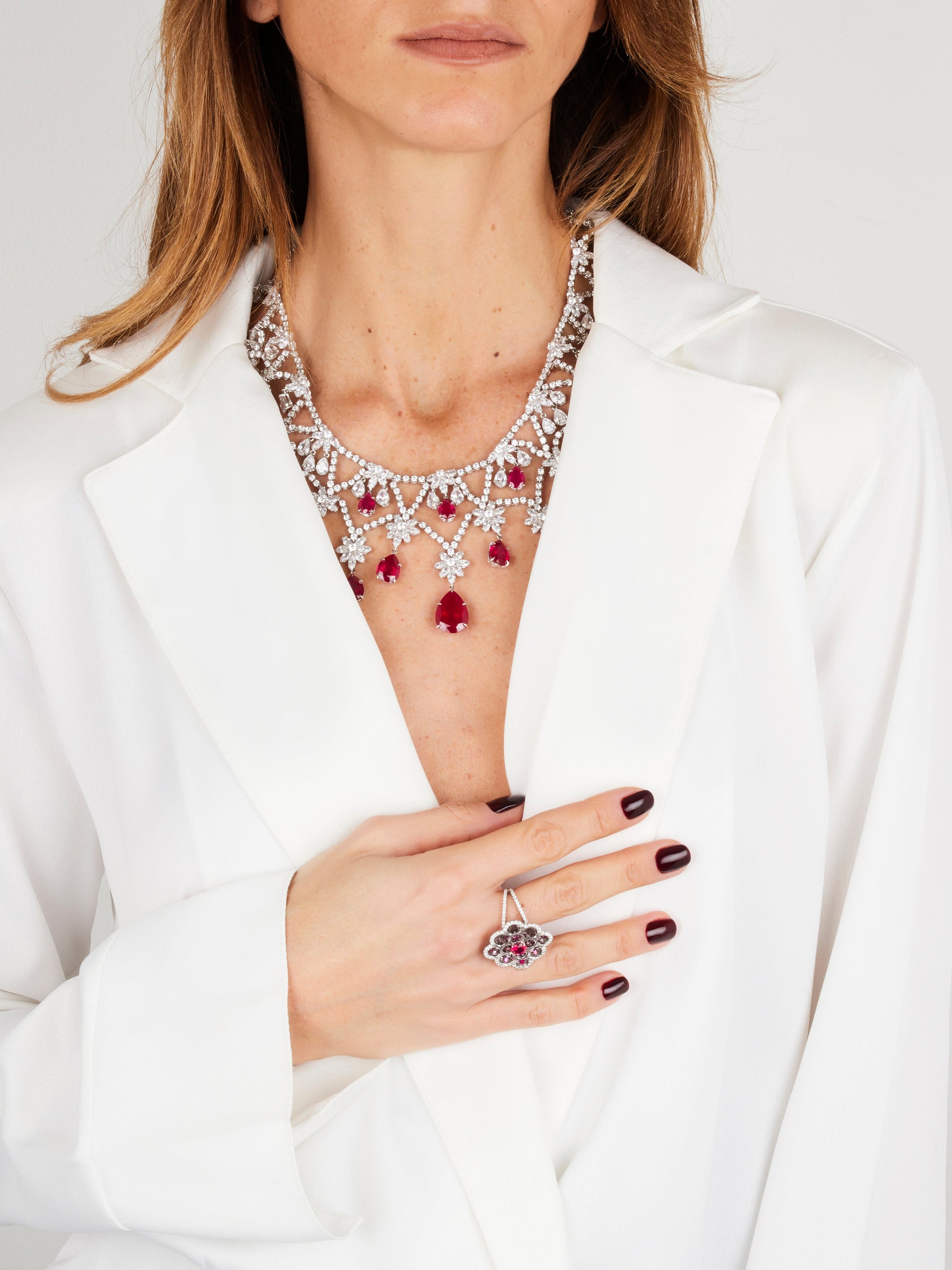 1qty DJV / QTY DISPO : 1-QTY VENDUES : 0-ST : 0% PRIX DJV : 350€ // Argent Bague fleur sur argent serti de Burmalite™ taille brillant rouge rubis et pavage rose et blanc /// RECO : 377€