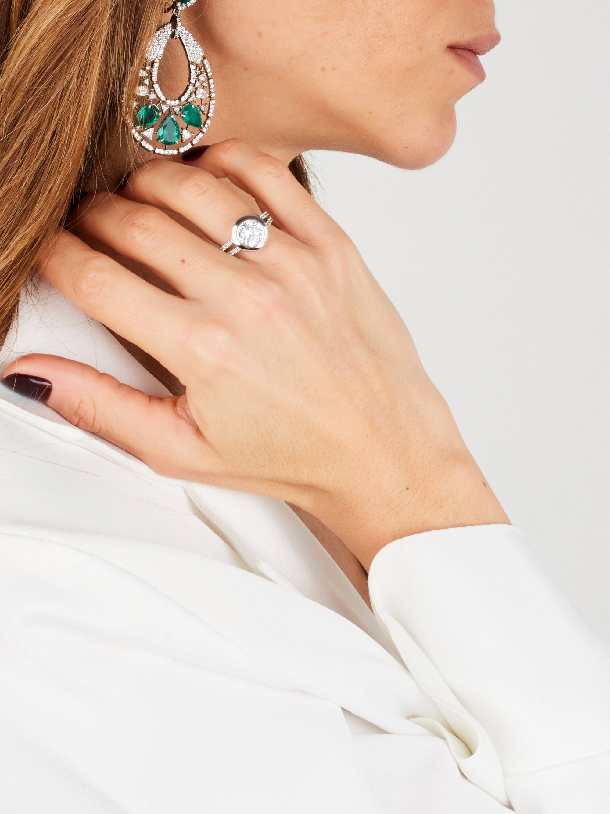 1qty DJV / QTY DISPO : 1-QTY VENDUES : 0-ST : 0% PRIX DJV : 995€ // Argent Rhodié Boucles d'oreille sur argent rhodié système mixte serties de Burmalite™ taille poire vert émeraude /// RECO : 945€