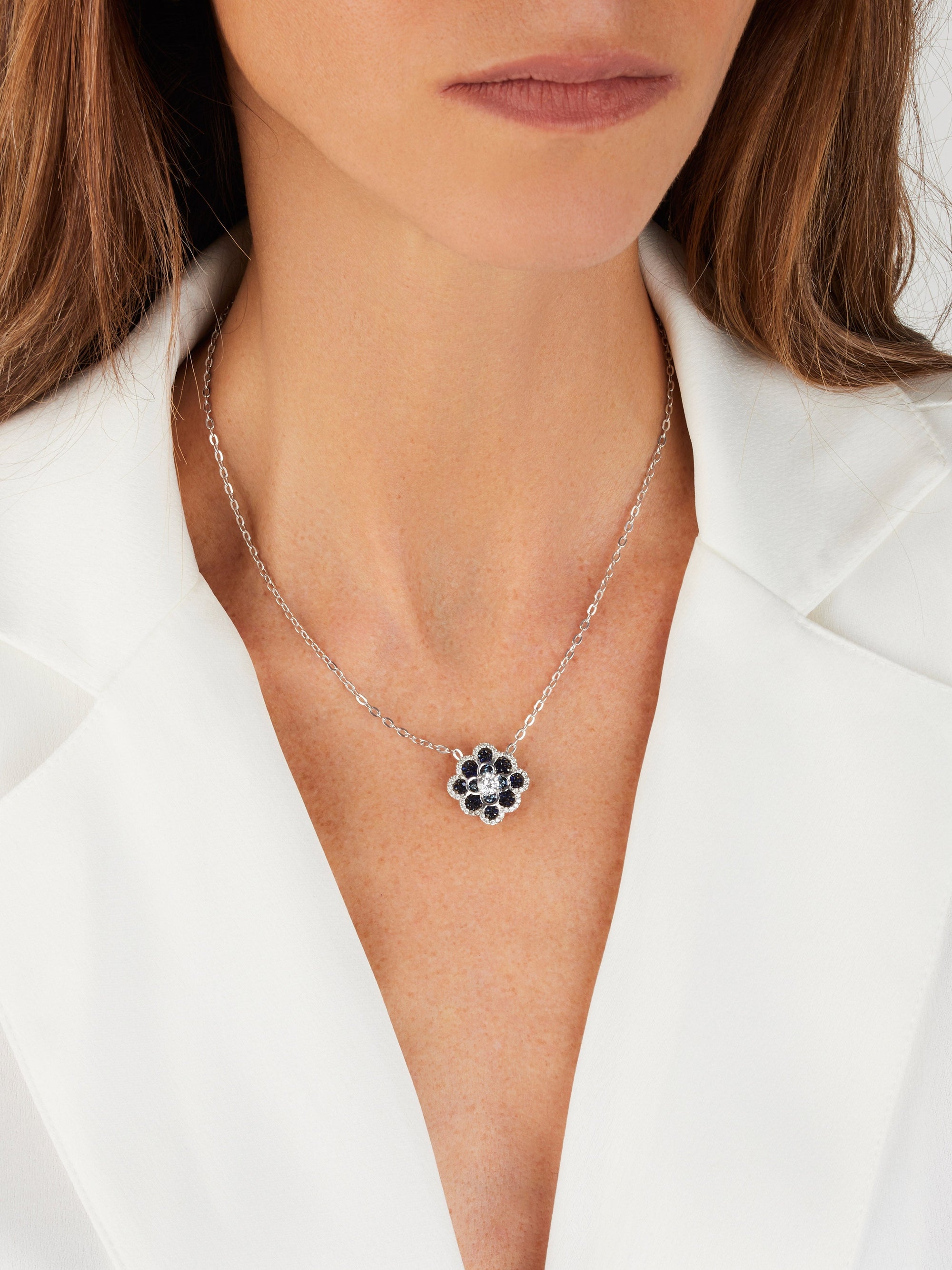 1qty DJV / QTY DISPO : 2-QTY VENDUES : 1-ST : 50% PRIX DJV : 350€ // Argent Rhodié Pendentif en argent rhodié serti de saphir de synthèse pavé et Burmalite blanche taille brillant /// RECO : 308€