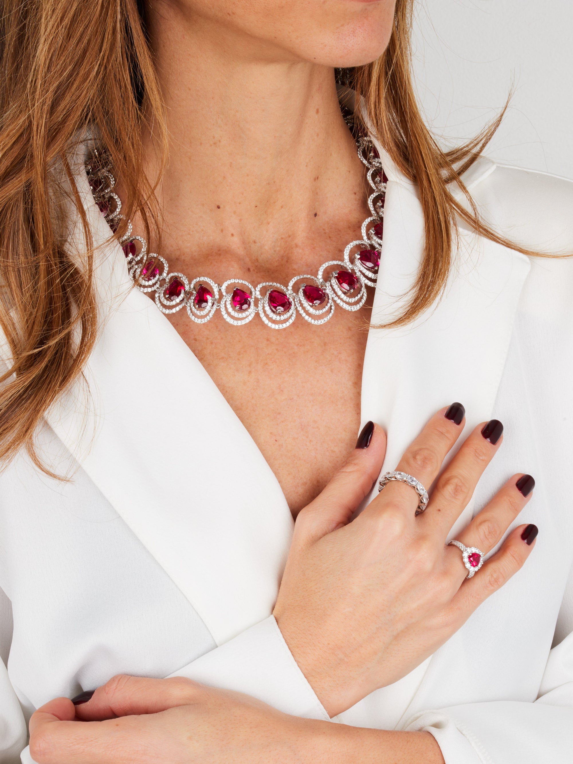 6qty DJV / QTY DISPO : 12-QTY VENDUES : 3-ST : 25% PRIX DJV : 150€ // Argent Rhodié Bague en argent rhodié sertie de rubis de synthèse taille cœur et pavée de Burmalite™ blanche /// RECO : 135€