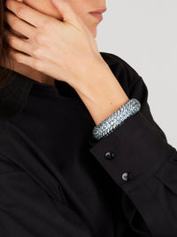 1qty DJV / QTY DISPO : 1-QTY VENDUES : 0-ST : 0% PRIX DJV : 850€ // Argent Bracelet argent noirci serti de topaze bleue 91 /// RECO : 805€