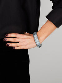 1qty DJV / QTY DISPO : 1-QTY VENDUES : 0-ST : 0% PRIX DJV : 850€ // Argent Bracelet argent noirci serti de topaze bleue 91 /// RECO : 805€