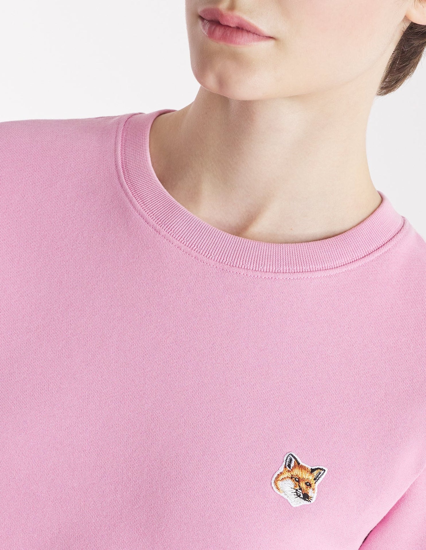 Sweatshirt à col rond avec écusson brodé - Fae Pink
