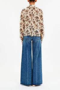 Blouse Nina boutonnée à patte volantée en soie - Cameo