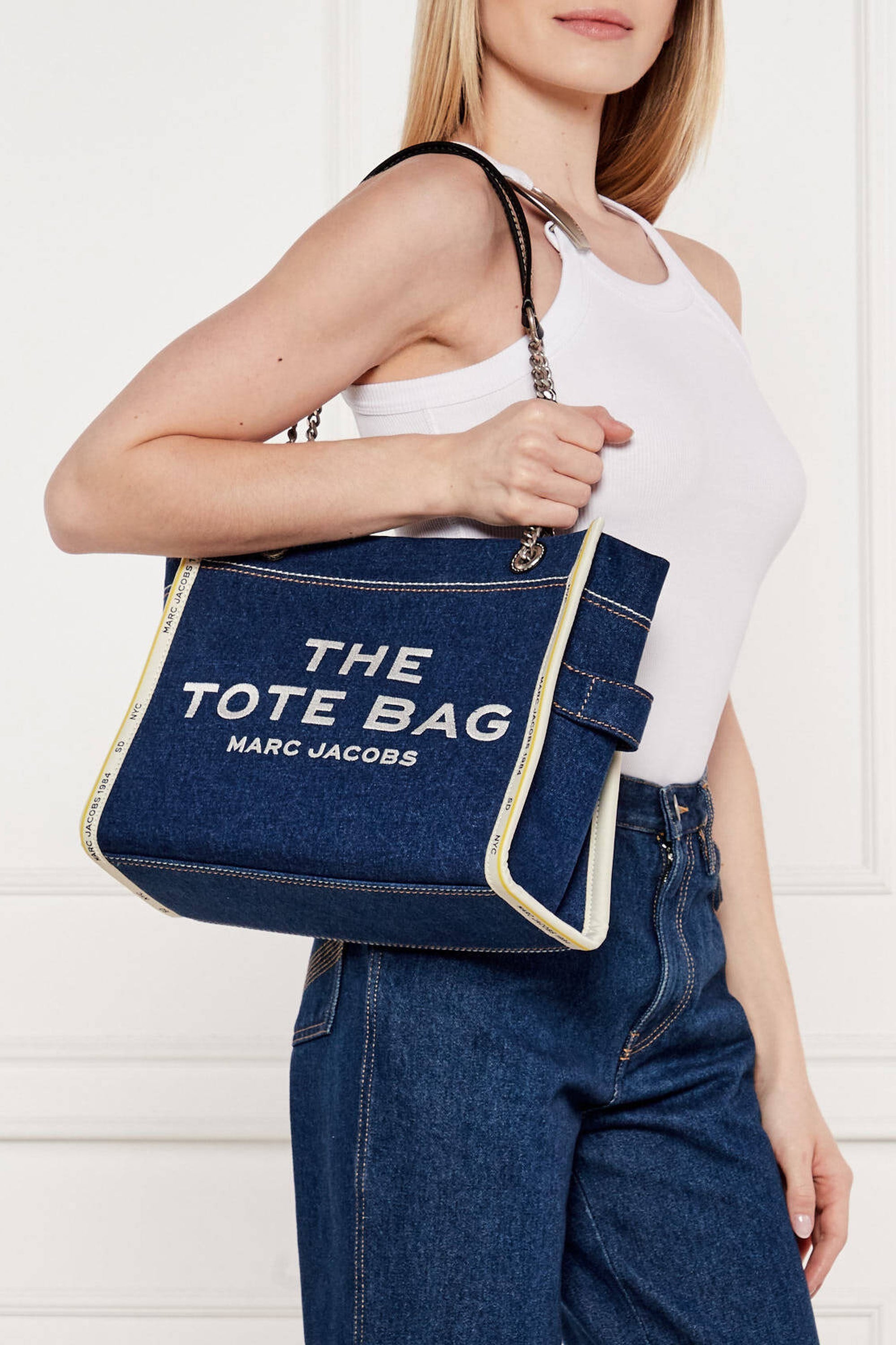 Sac cabas The Tote en denim à chaînes - Dark Wash