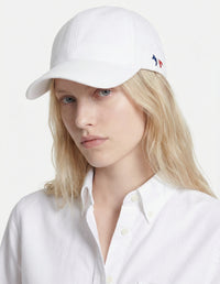 Cap with embroidered badge - White