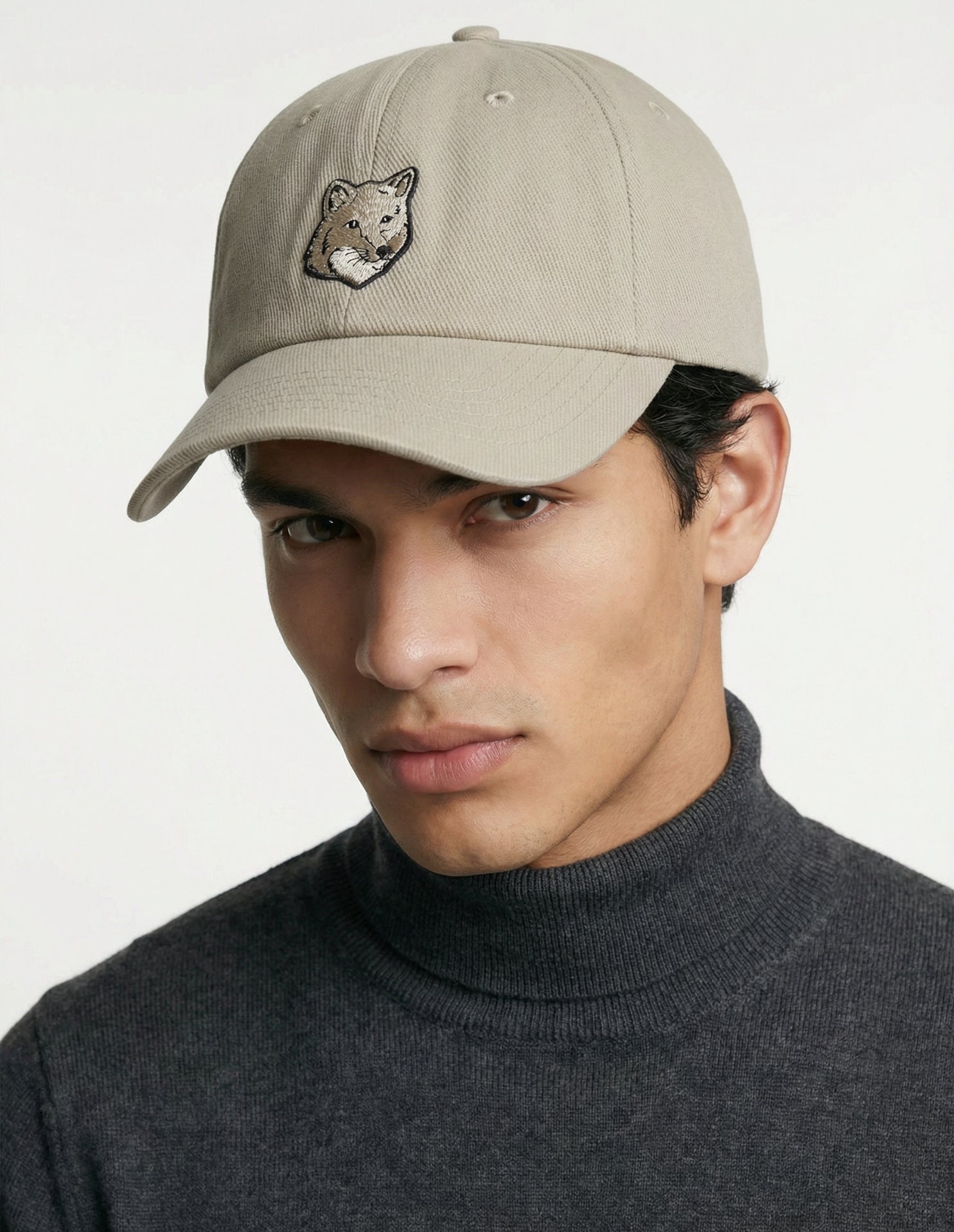 Cap with embroidered badge - Winter Twig