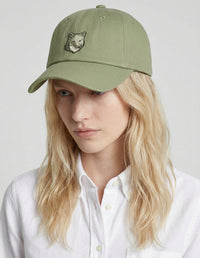 Cap with embroidered badge - Pebble