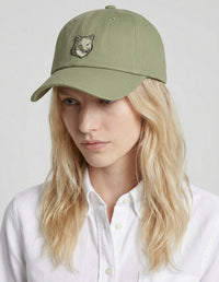 Casquette avec écusson brodé - Pebble