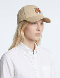 Cap with embroidered badge - Safari