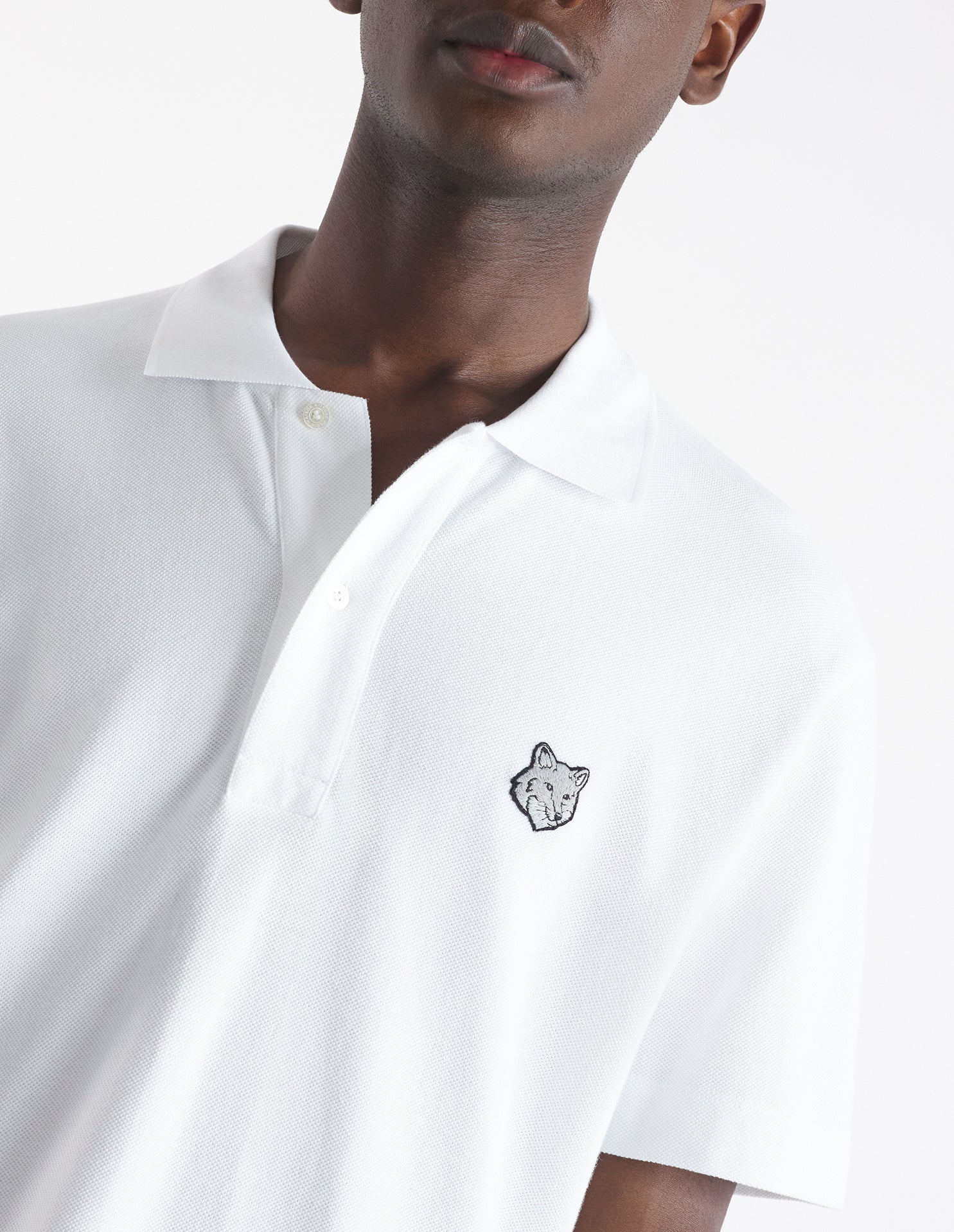 Short-sleeved polo shirt with badge - White