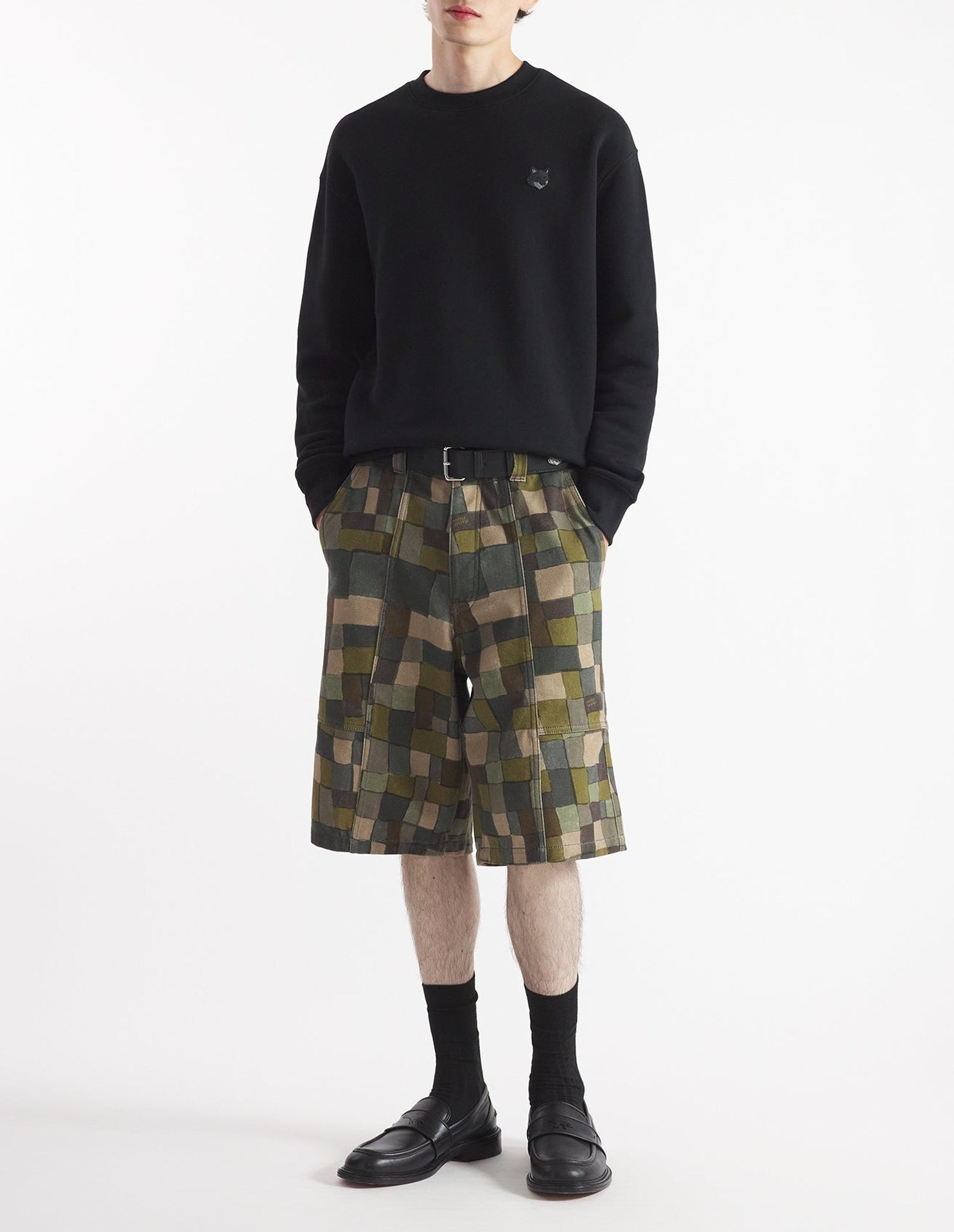 Bold Fox Head Sweatshirt with patch - Black