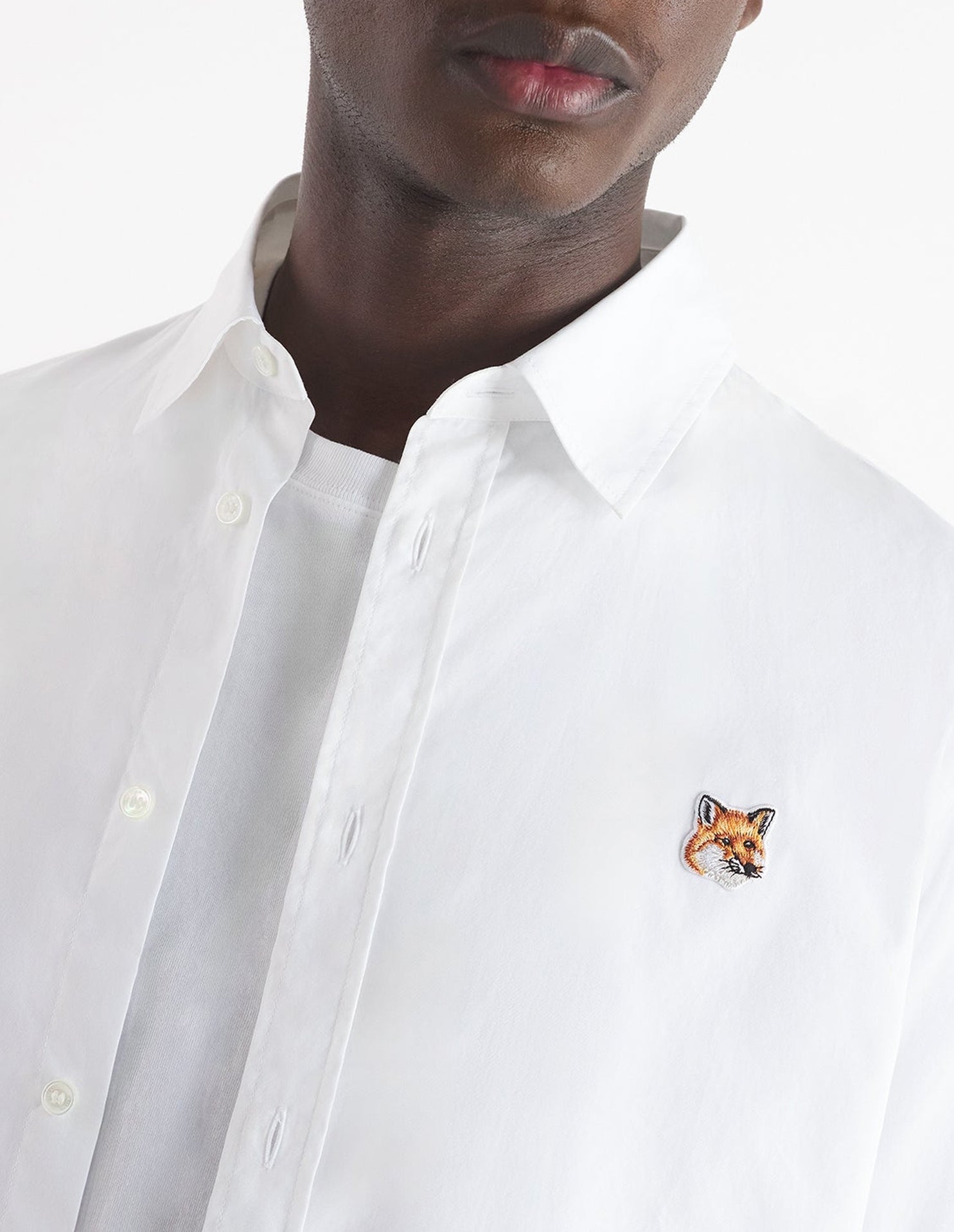 Shirt with badge - White