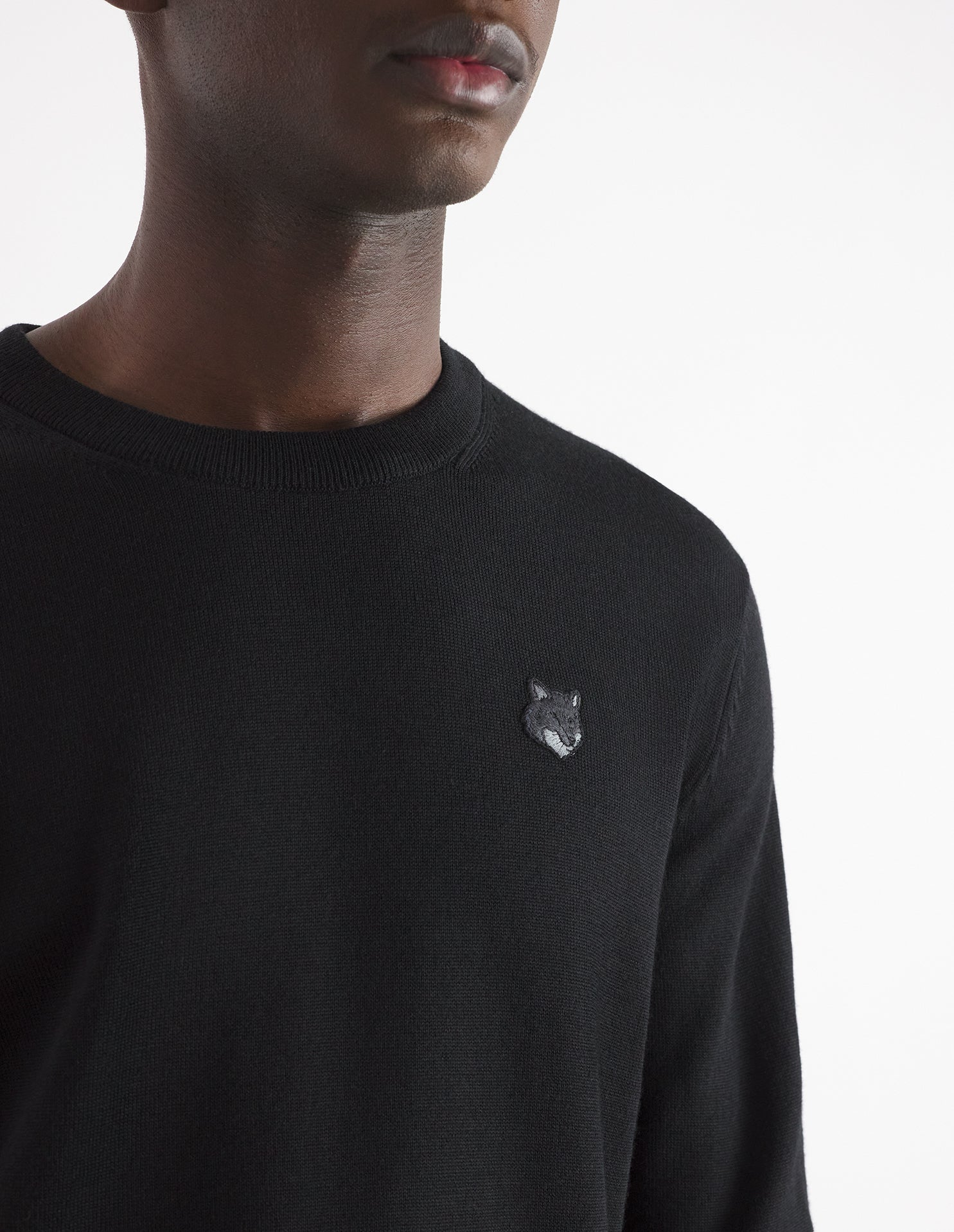 Pull brodé avec écusson en laine - Black