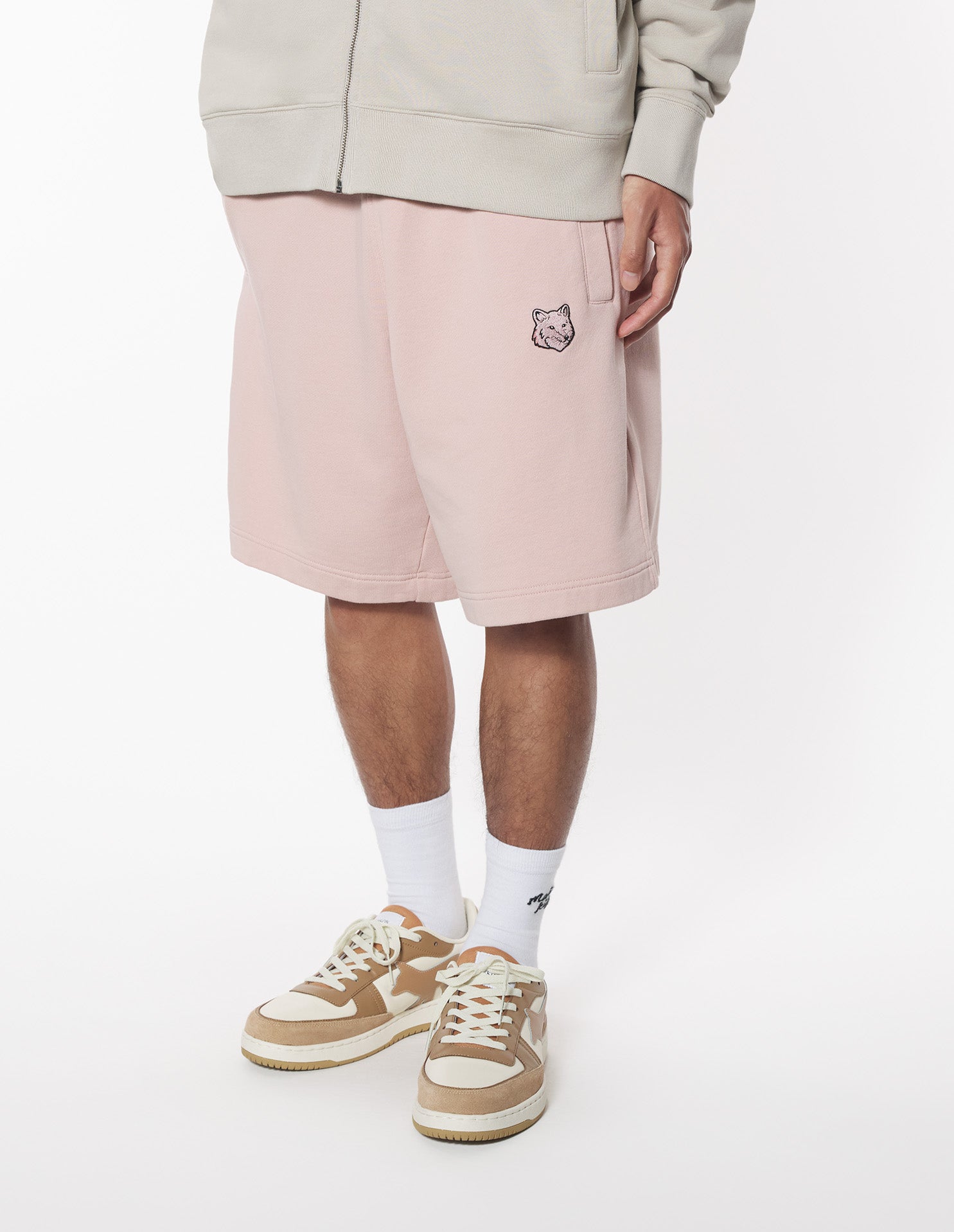 Oversize tracksuit shorts with badge - Pink Clay