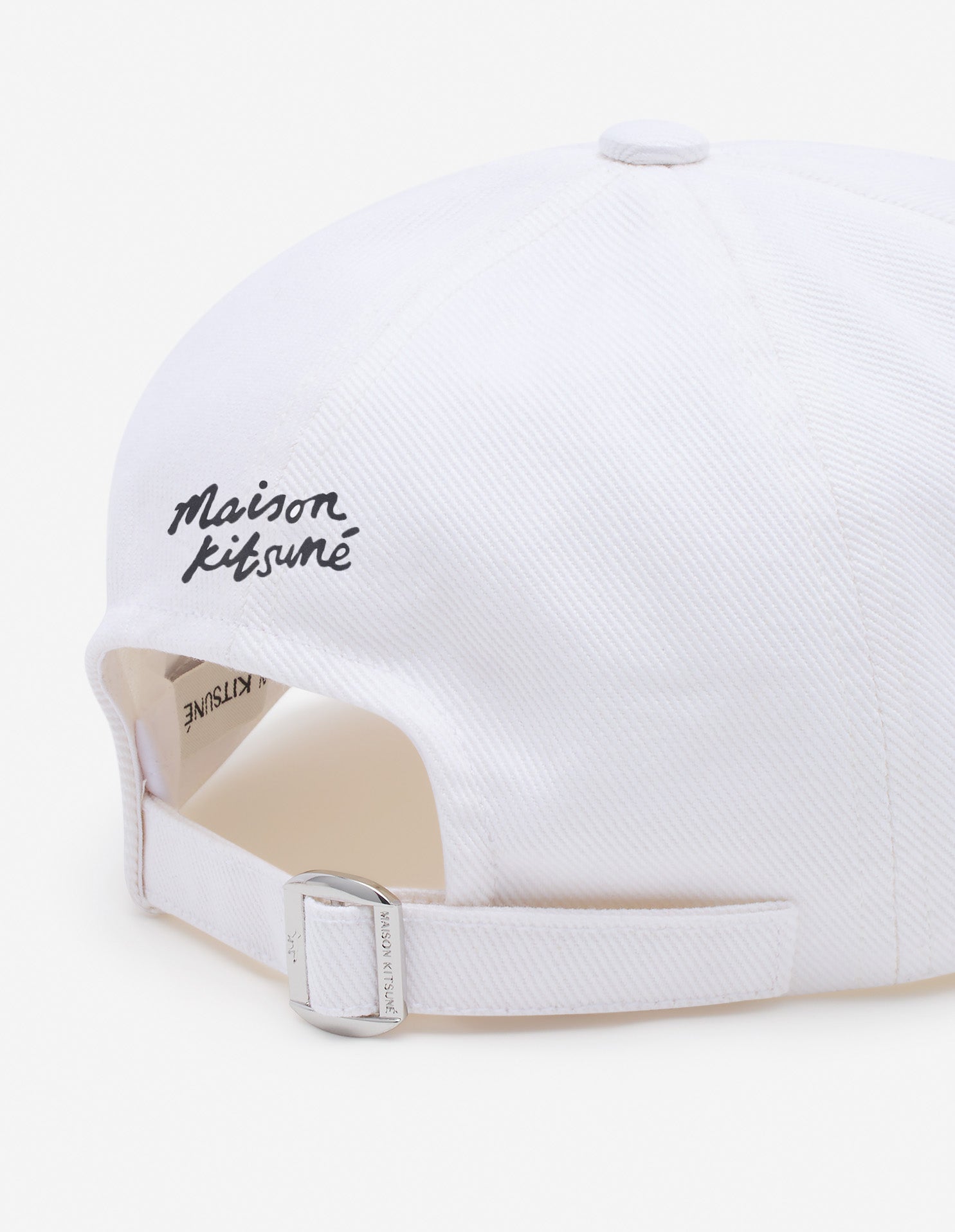 Casquette avec écusson brodé - White