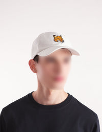 Casquette avec écusson brodé - White