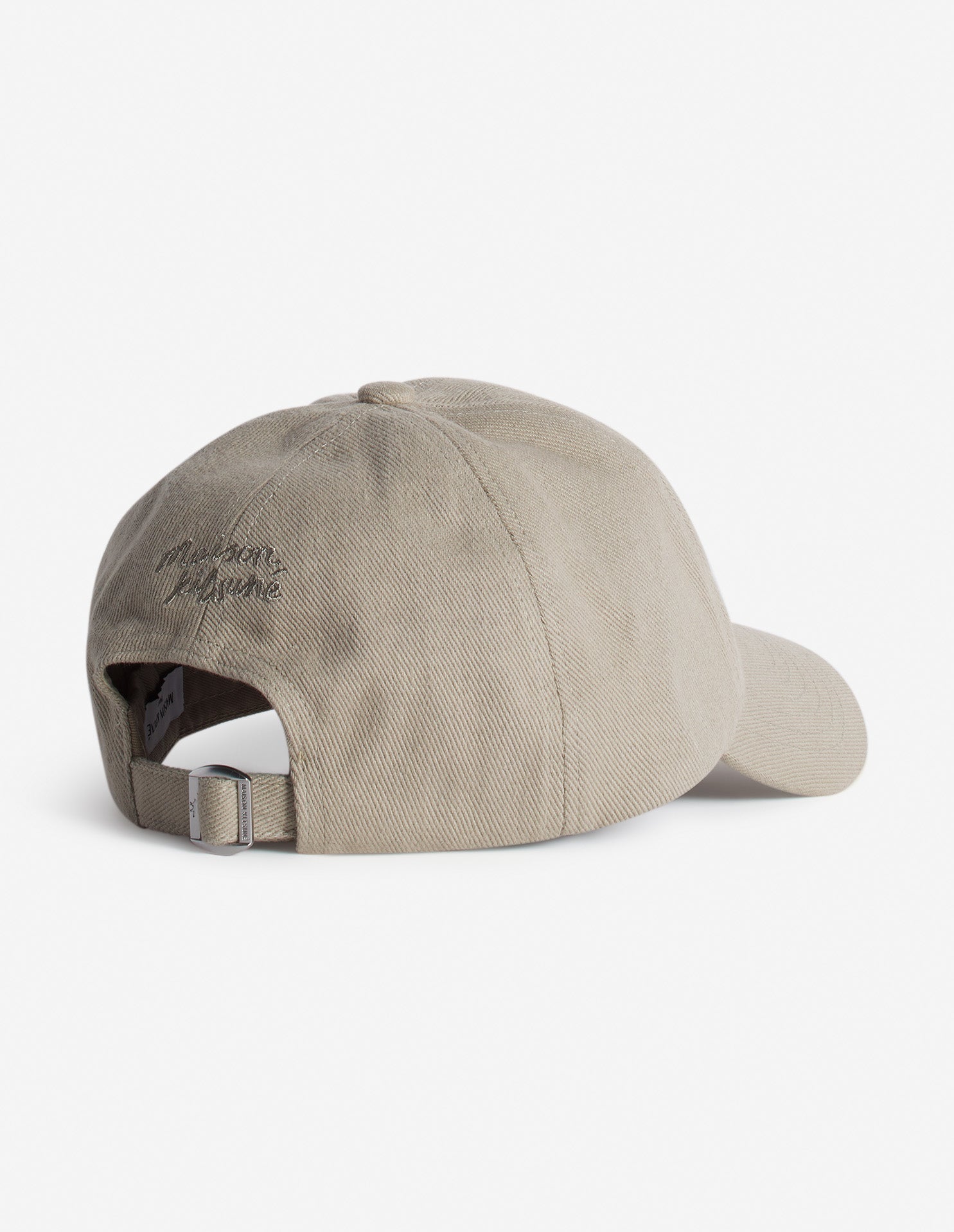Cap with embroidered badge - Winter Twig