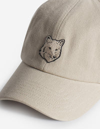 Cap with embroidered badge - Winter Twig