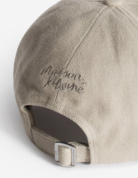 Cap with embroidered badge - Winter Twig