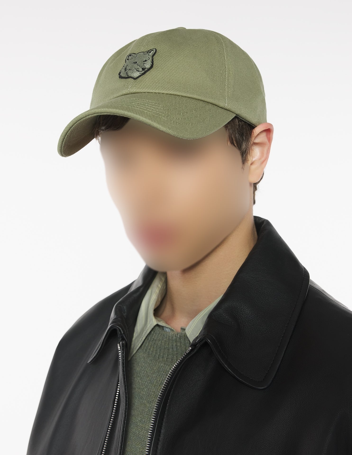 Cap with embroidered badge - Pebble