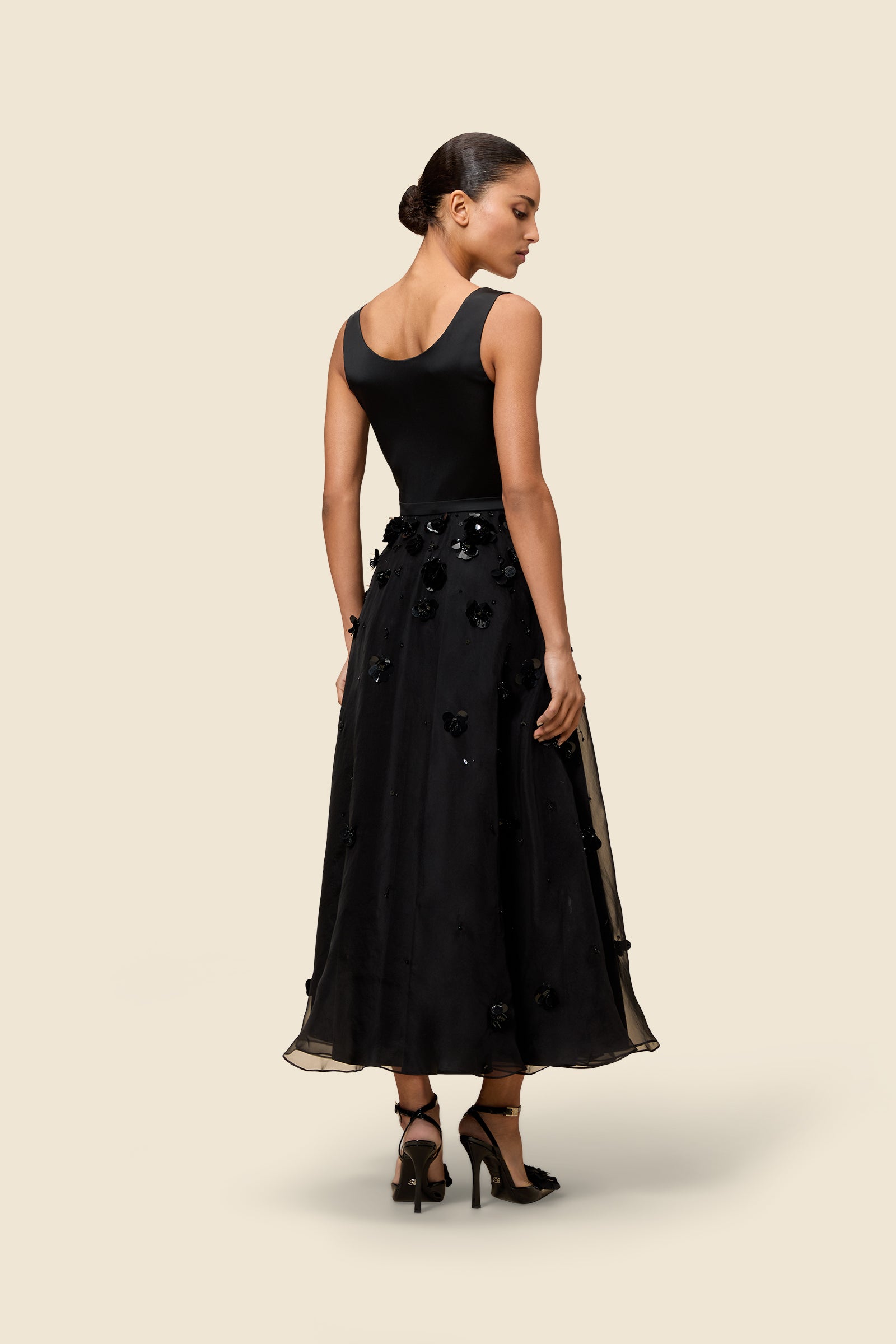 Black / EMBROIDERED A-LINE GOWN