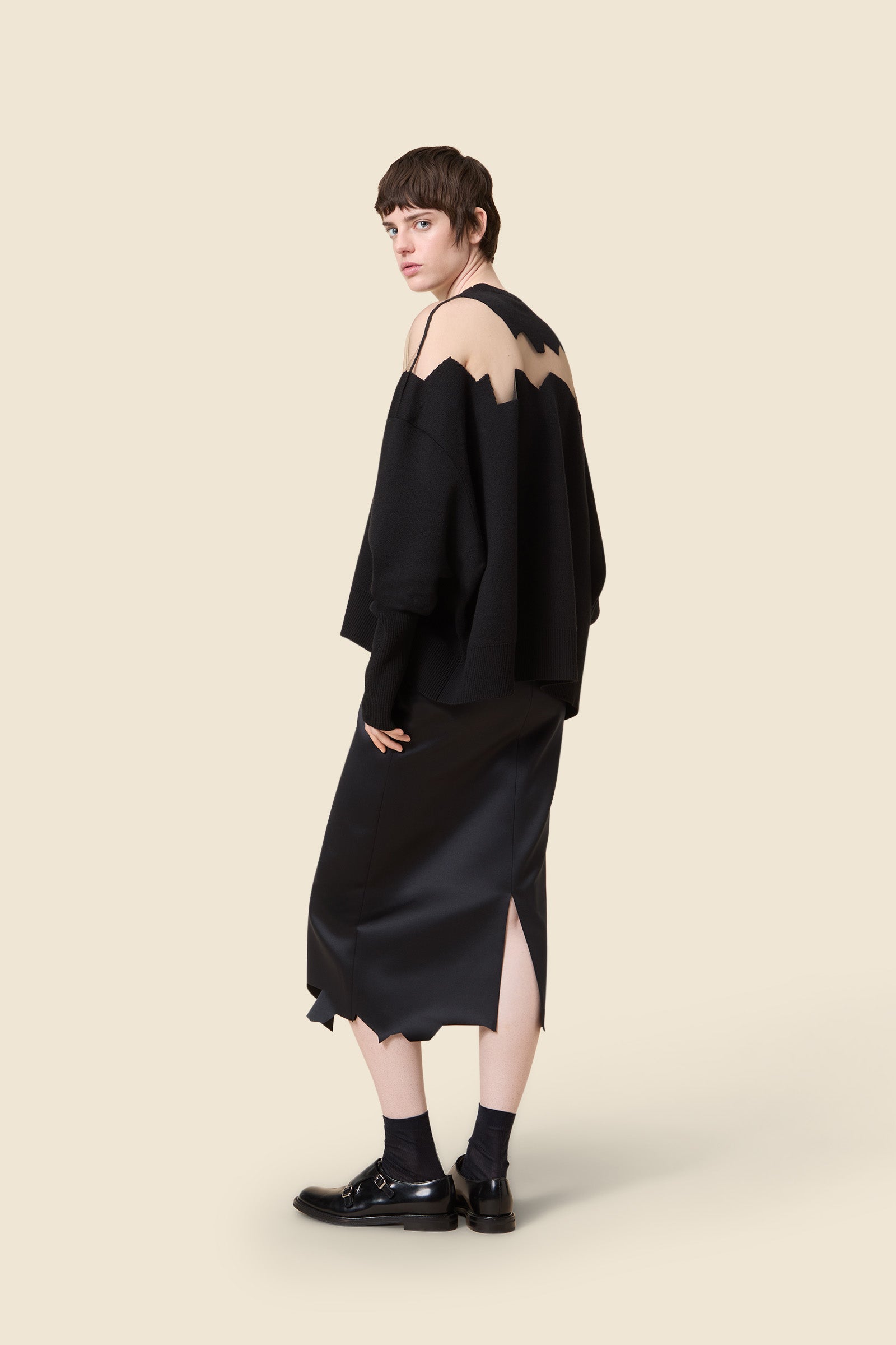 Black / OVERSIZED SWEATER