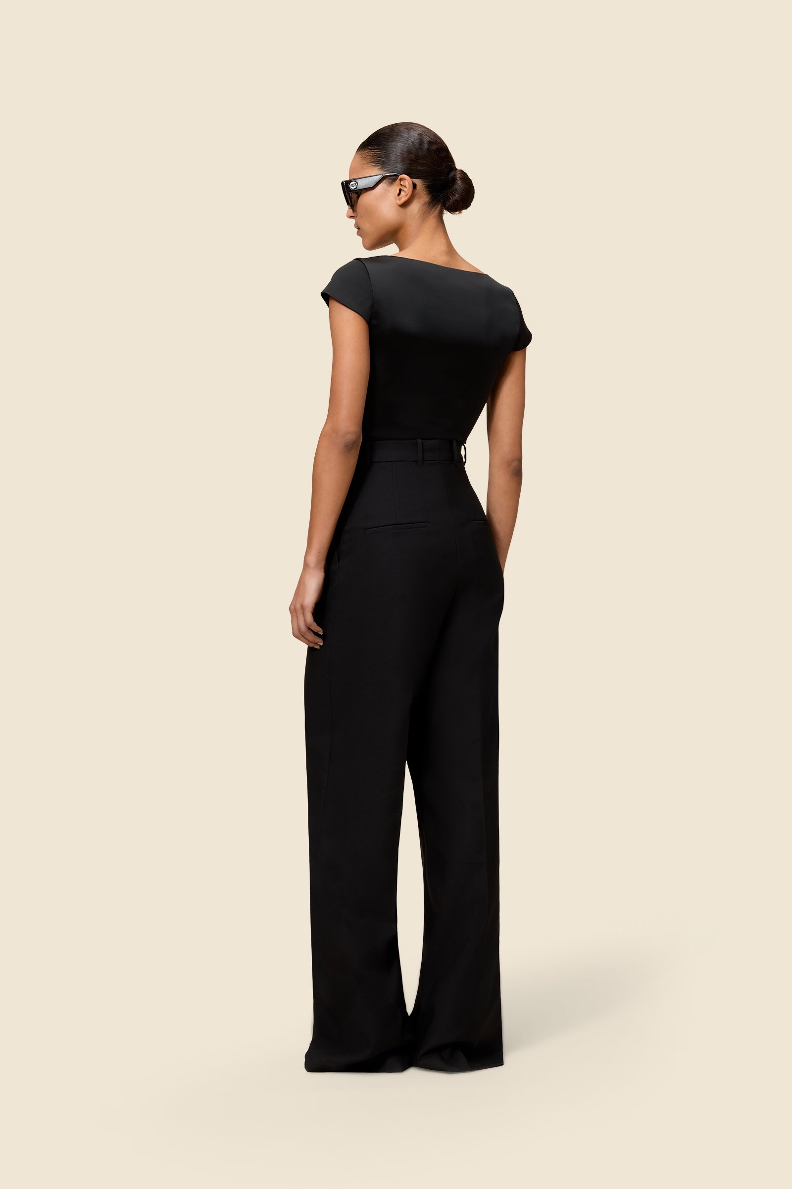 Black / PLEATED BODY