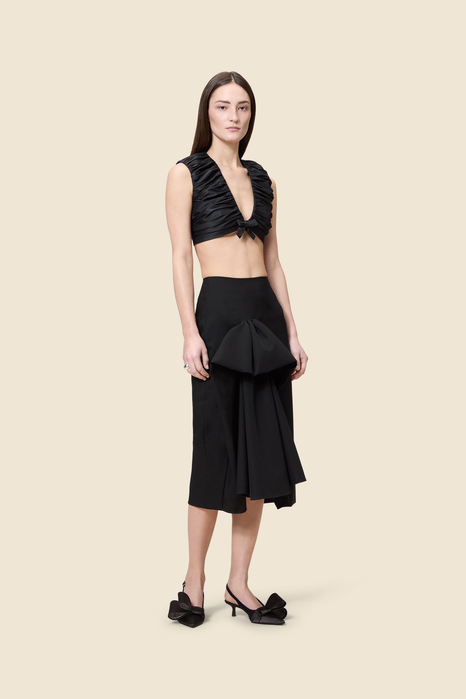 Black / PLEATED CROPPED TOP
