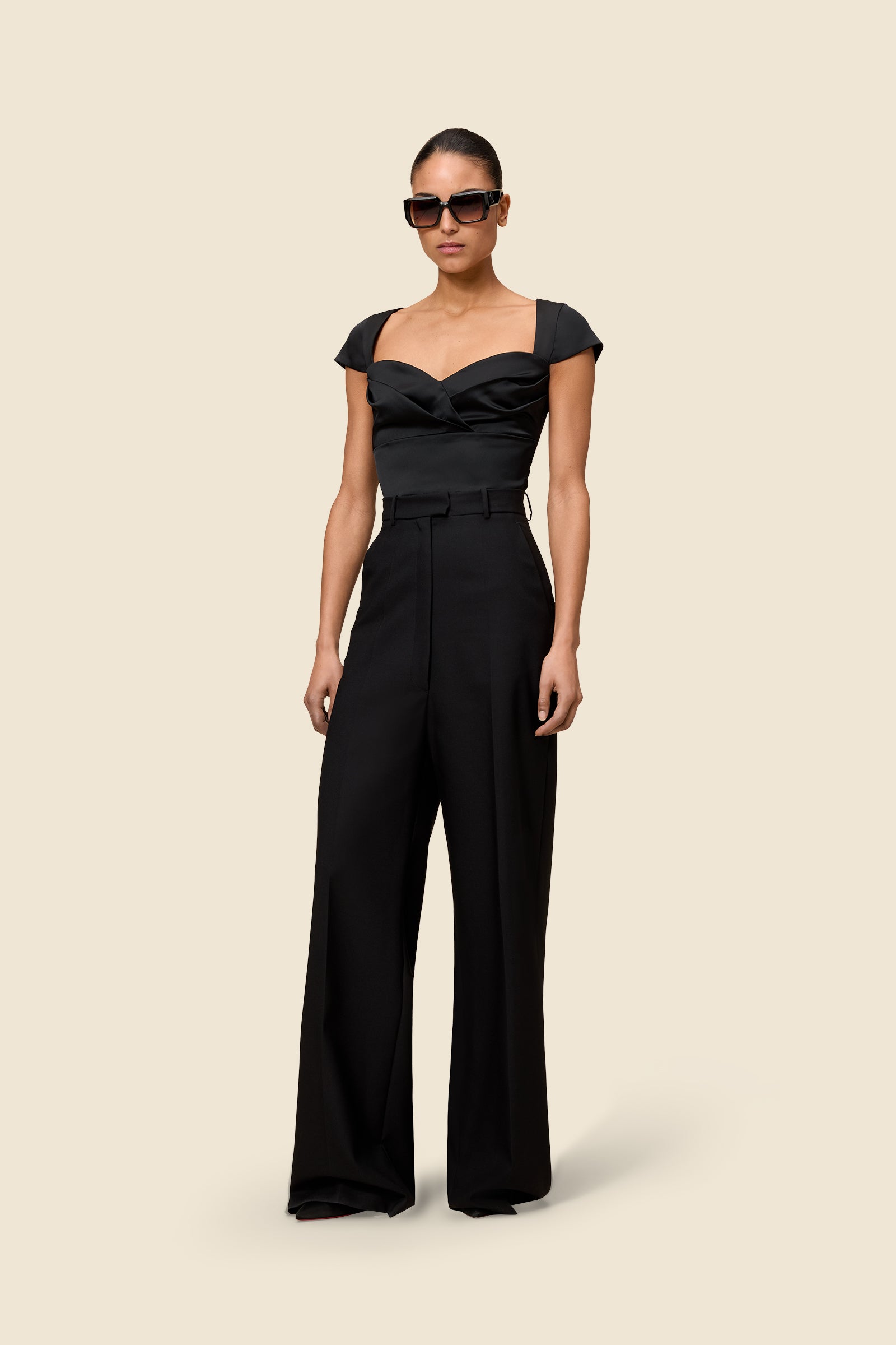 Black / PLEATED BODY