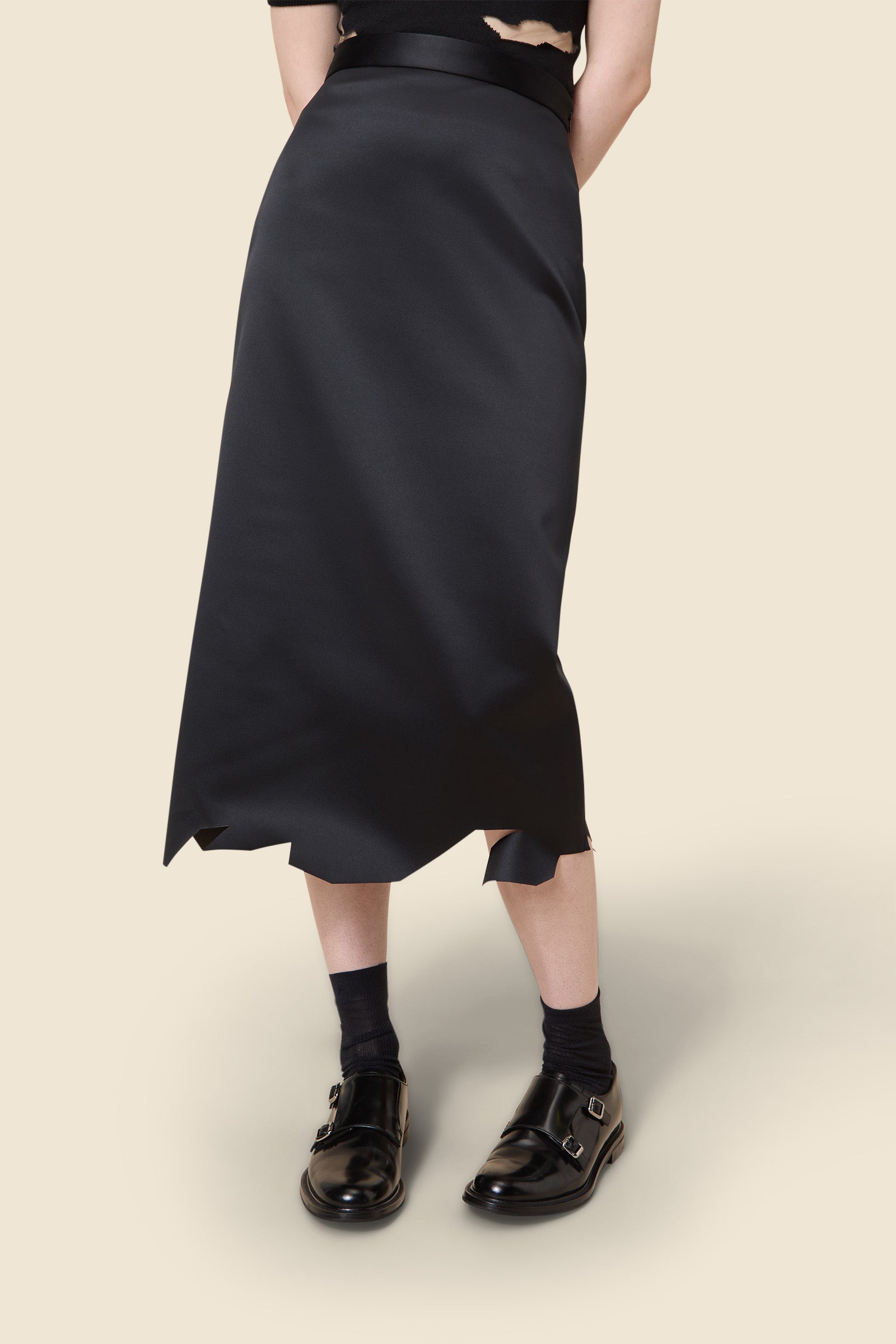 Black / HEM SKIRT