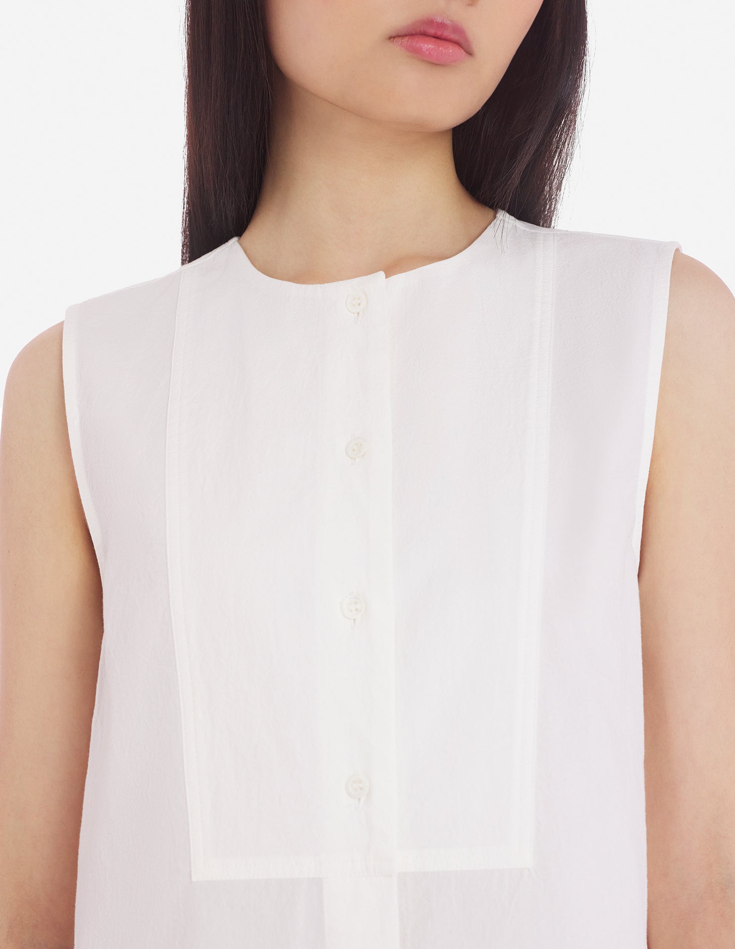 Sleeveless T-shirt with embroidery - White