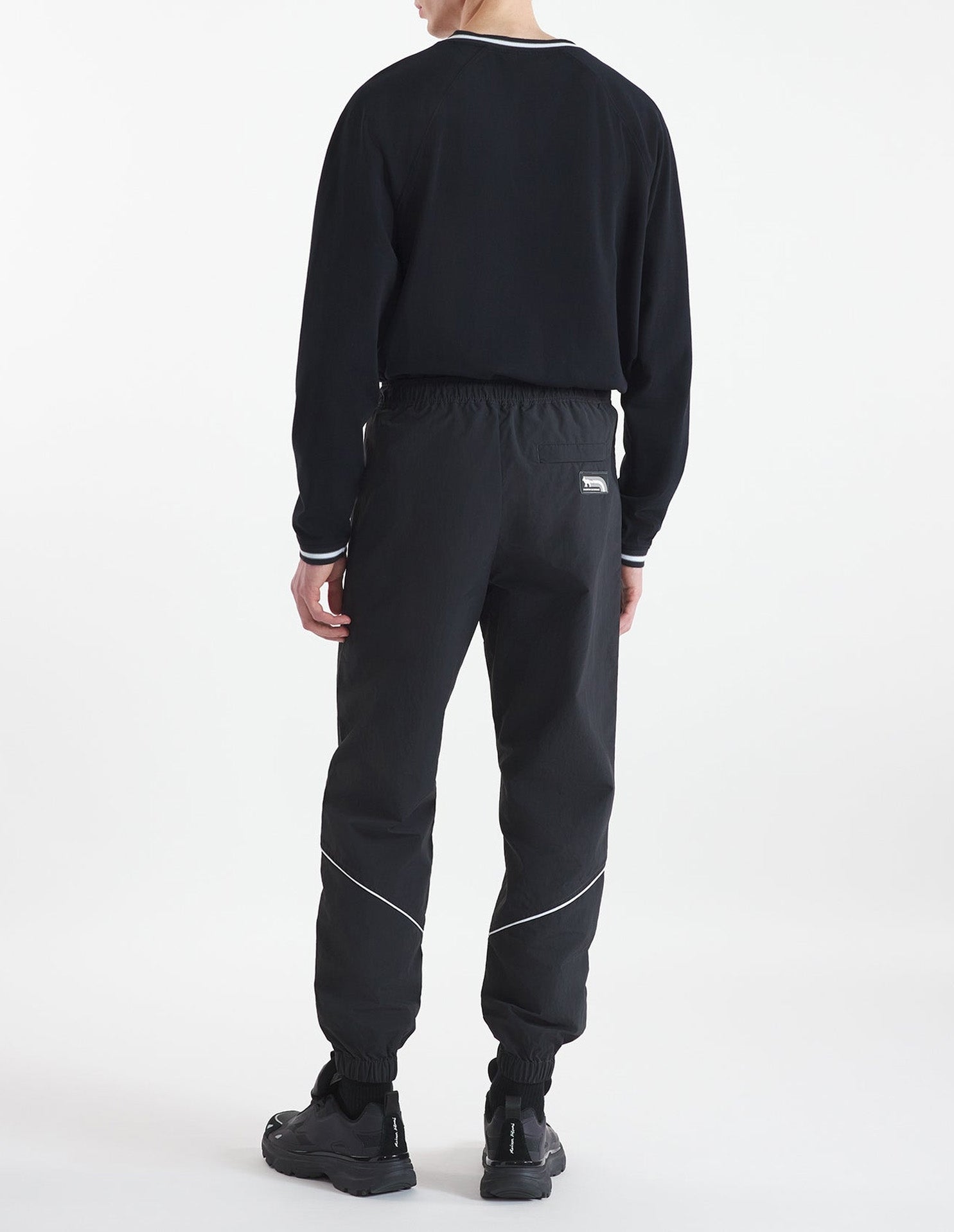 Long-sleeved V-neck jumper - Black