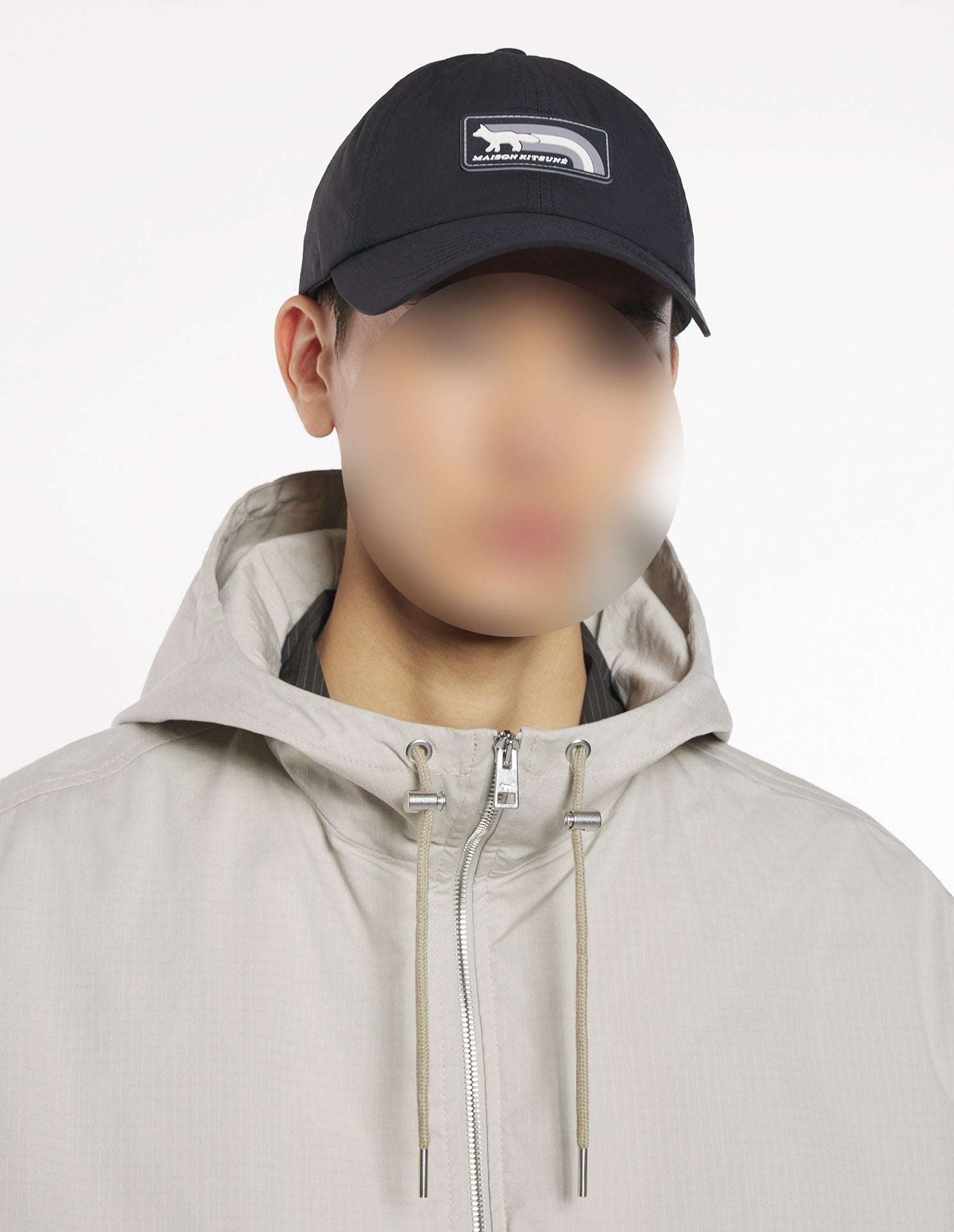 Cap with embroidered badge - Black