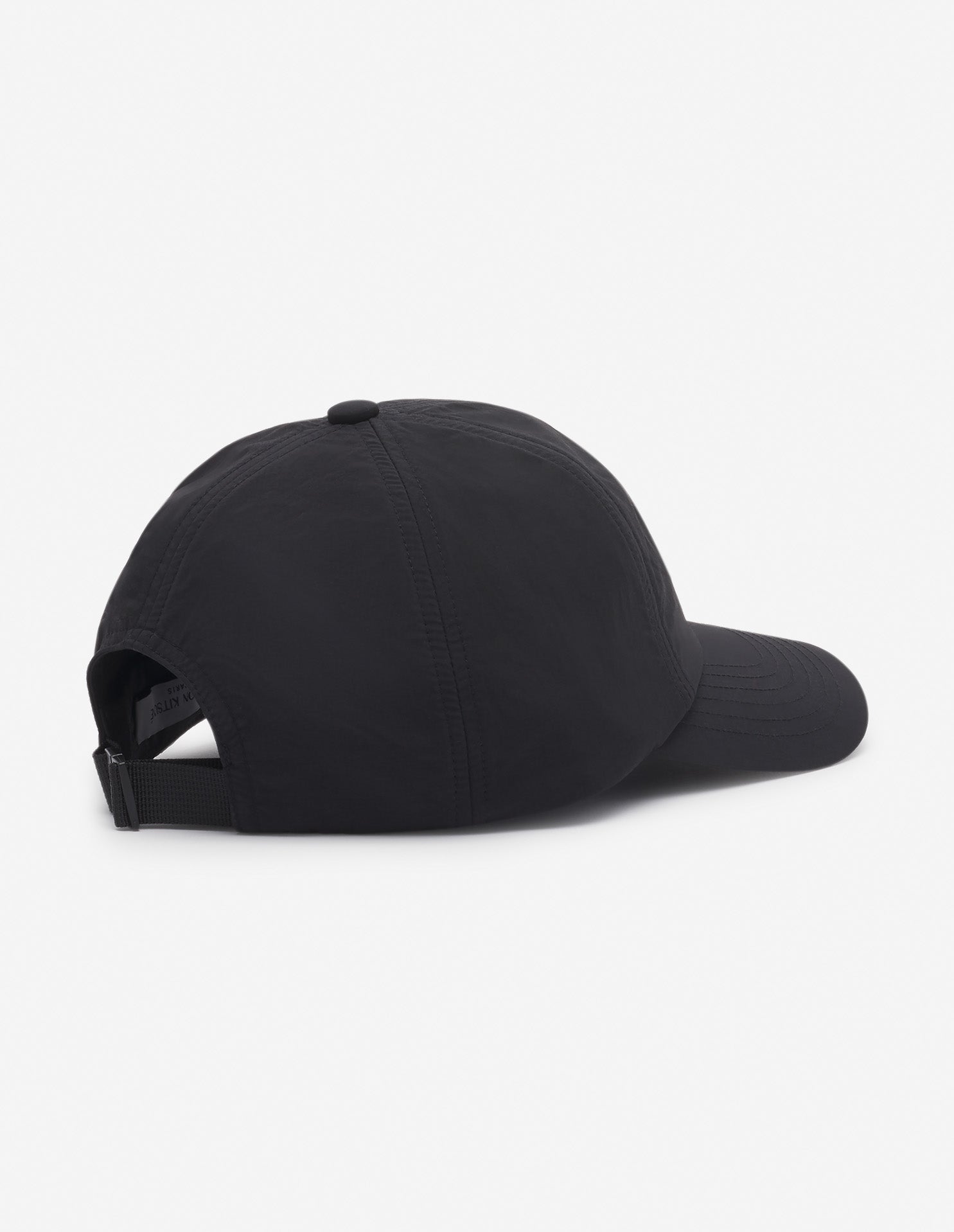 Cap with embroidered badge - Black