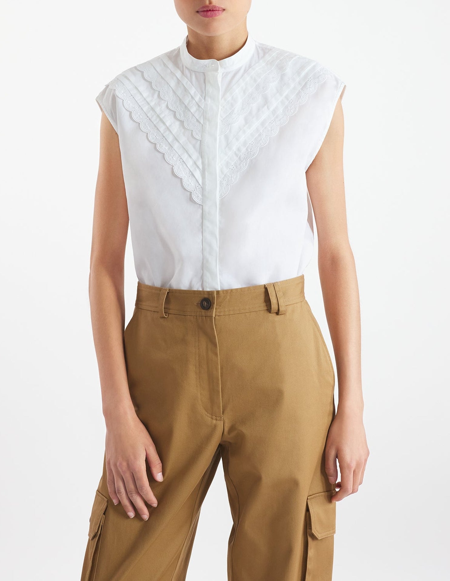 Sleeveless blouse with embroidery - White