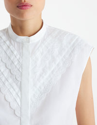 Sleeveless blouse with embroidery - White