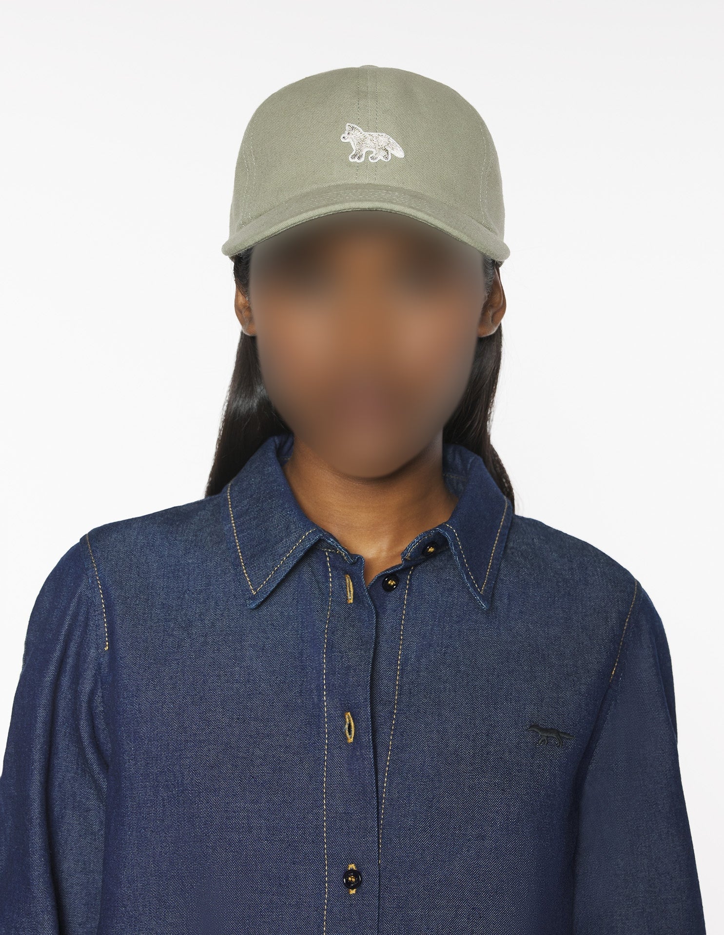 Cap with embroidered badge - Pebble